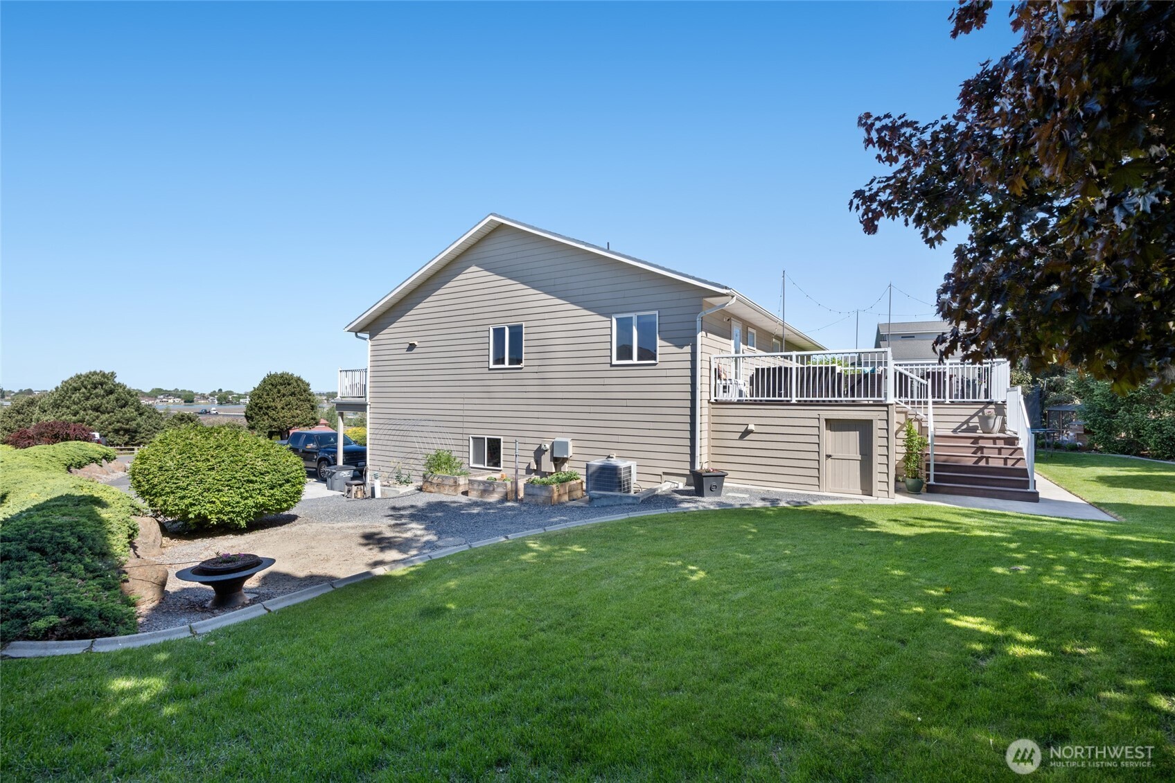 927 Easy Street NE, Moses Lake, WA 98837