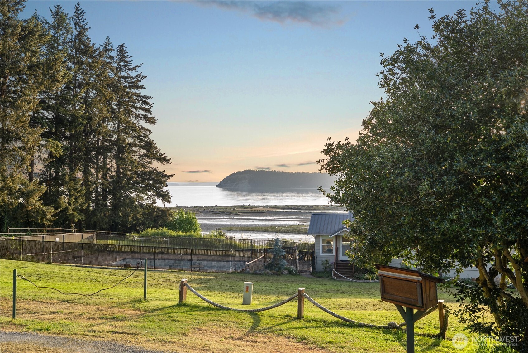 2844 Sunlight Drive , Clinton, WA 98236