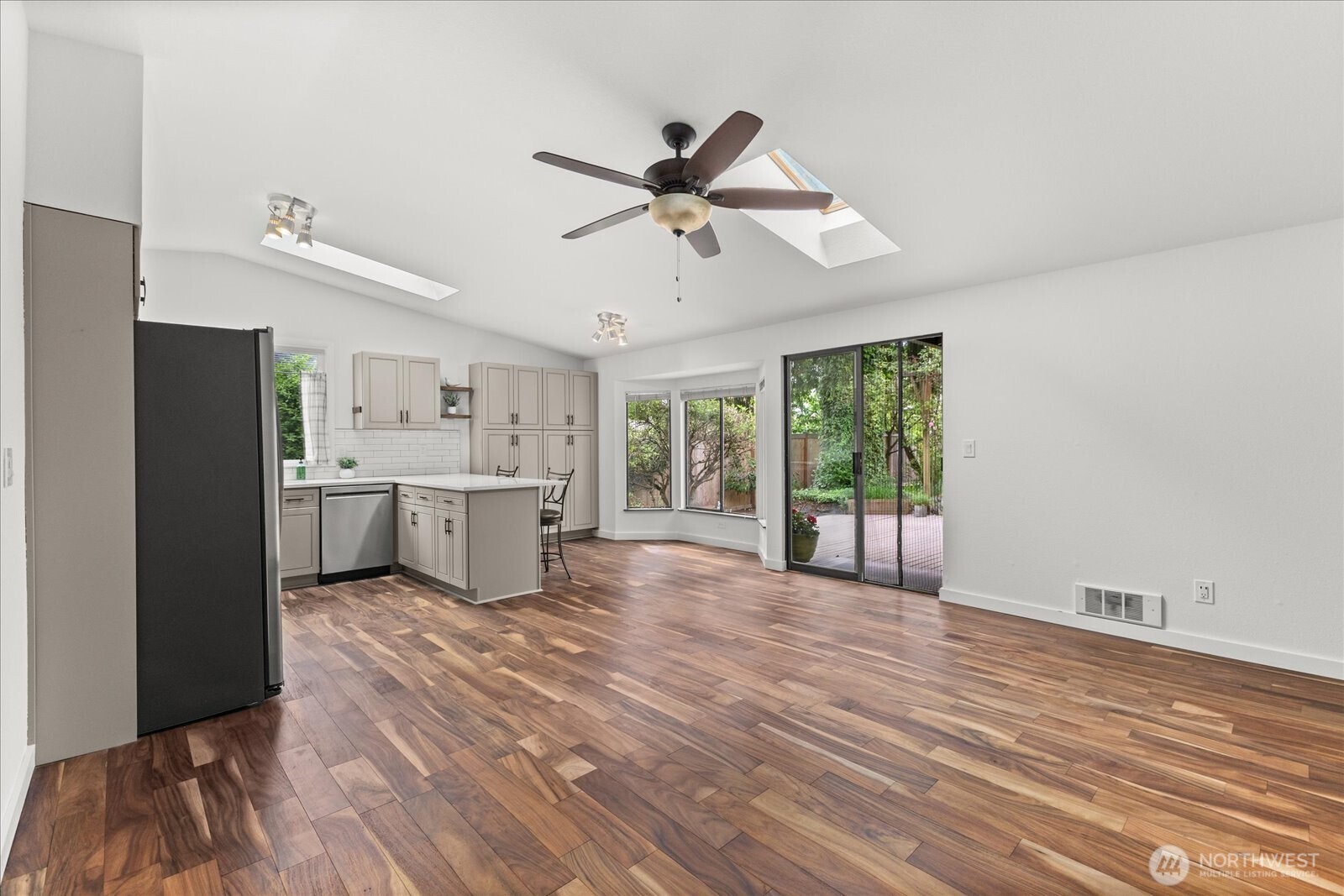 21653 SE 268th Street , Maple Valley, WA 98038