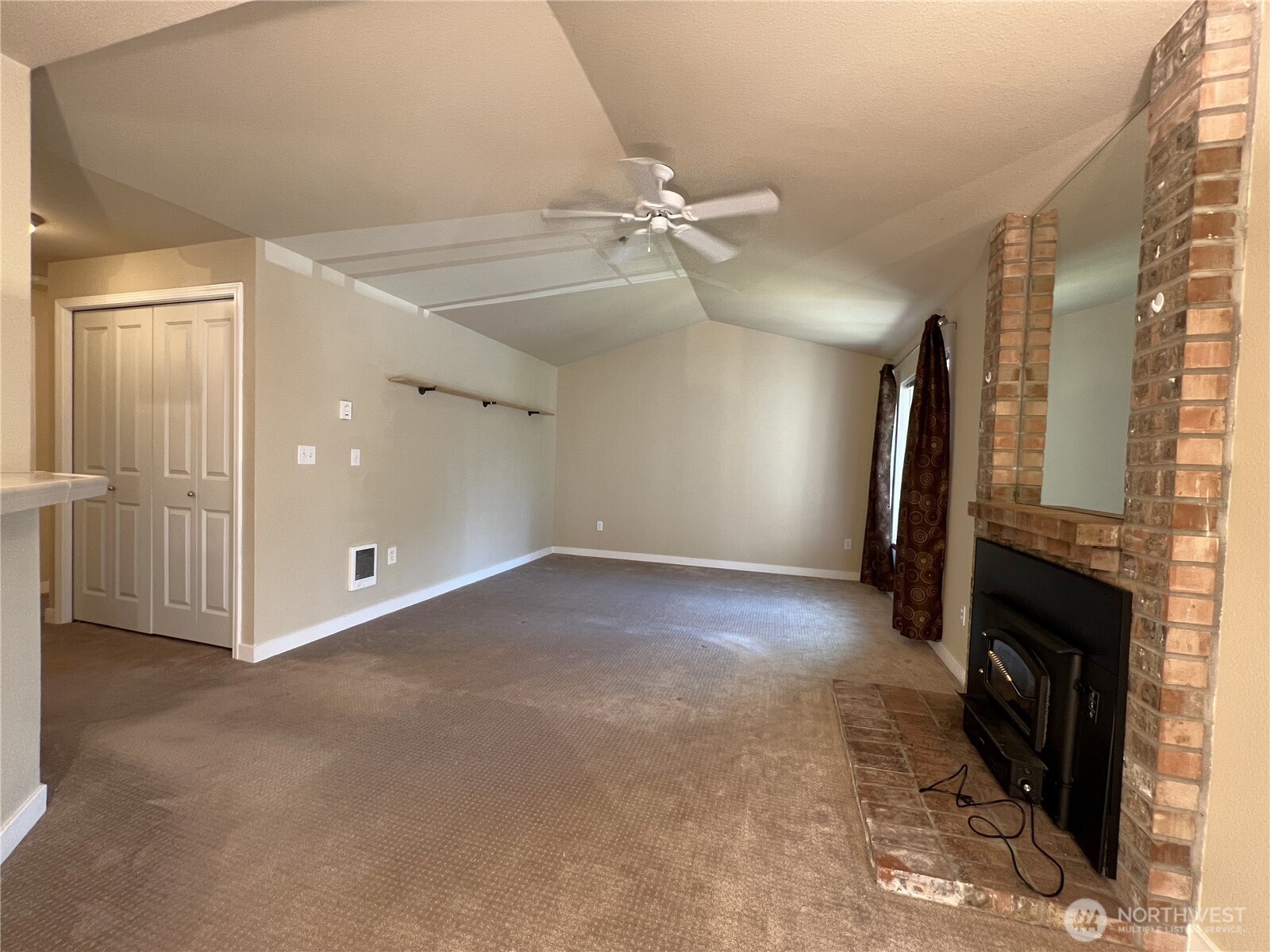 11527 HWY99 #D 303, Everett, WA 98204