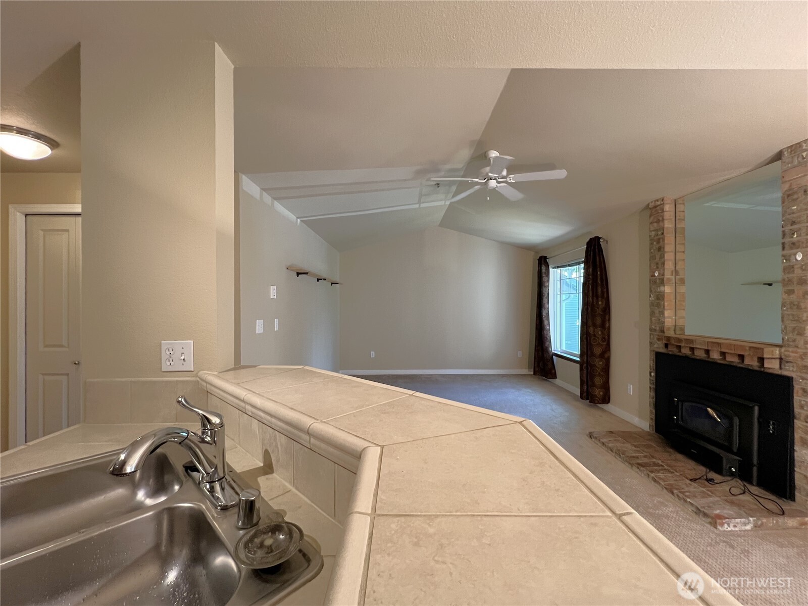 11527 HWY99 #D 303, Everett, WA 98204