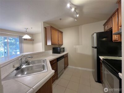 11527 HWY99 #D 303, Everett, WA 98204 - Photo 6