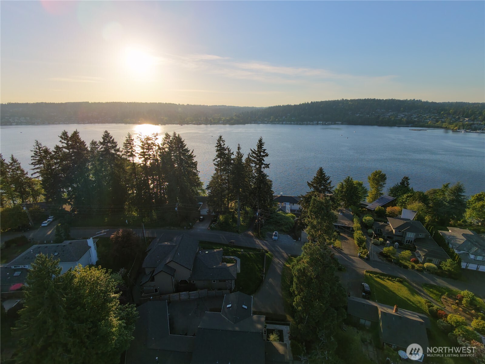 16066 NE Inglewood Road , Kenmore, WA 98028