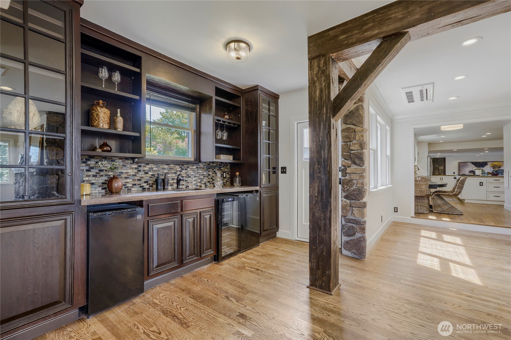 16066 NE Inglewood Road , Kenmore, WA 98028