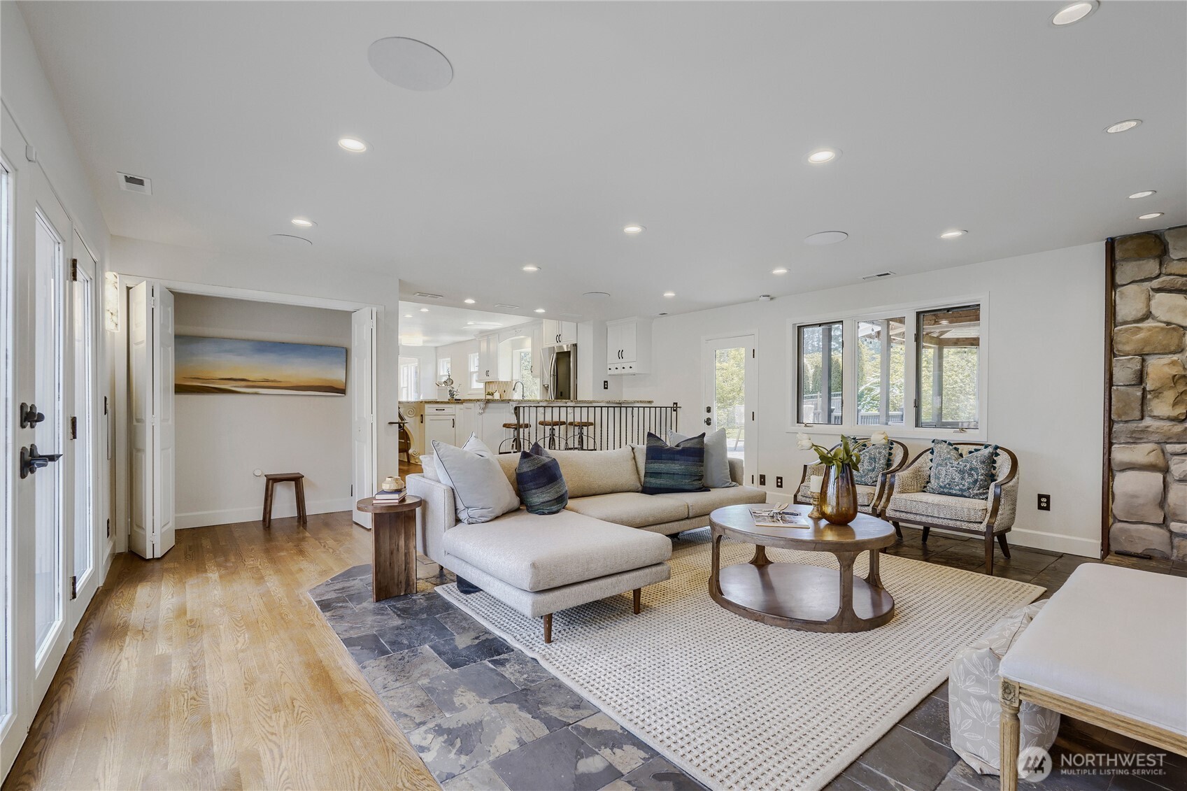 16066 NE Inglewood Road , Kenmore, WA 98028