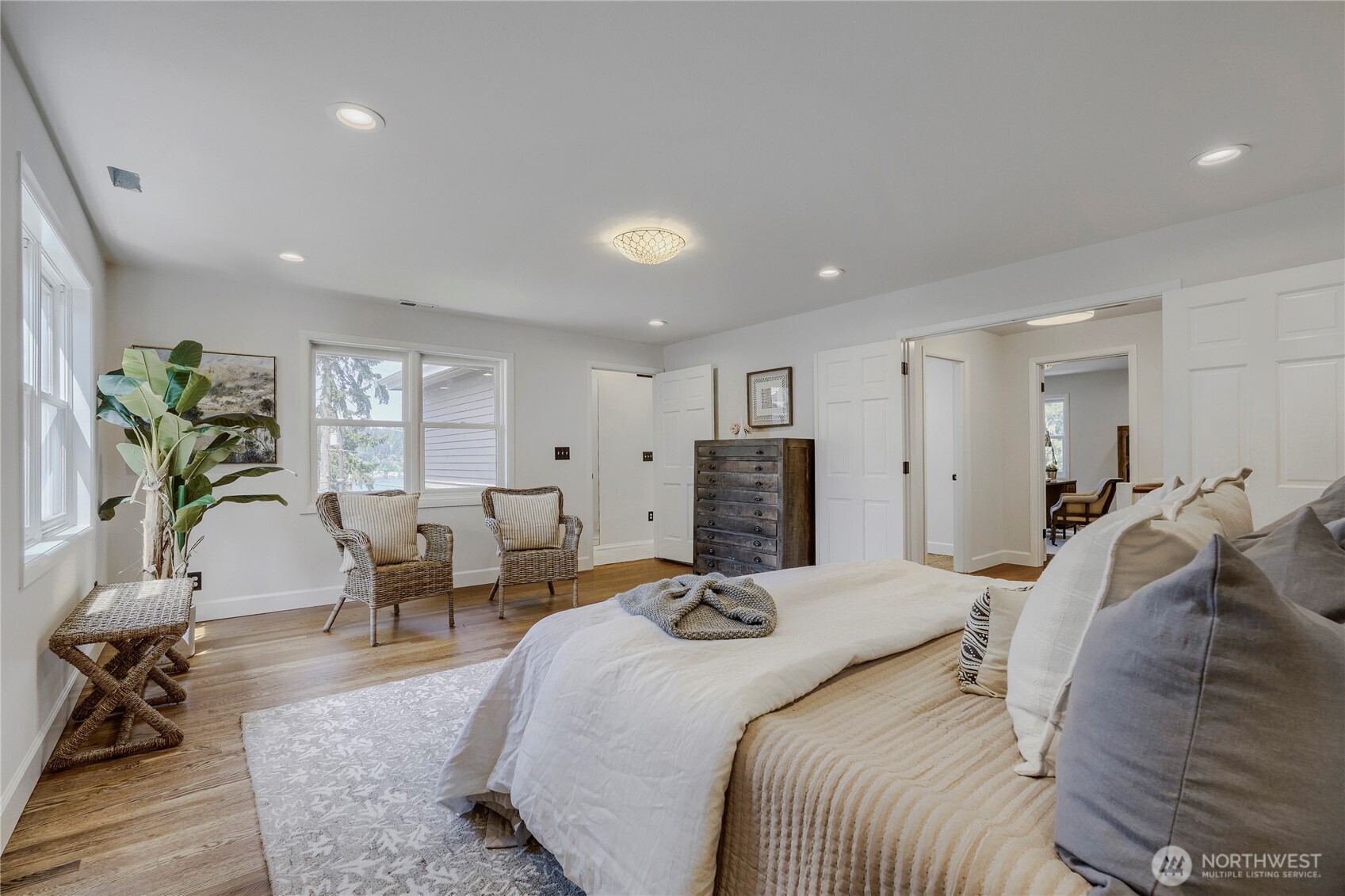 16066 NE Inglewood Road , Kenmore, WA 98028