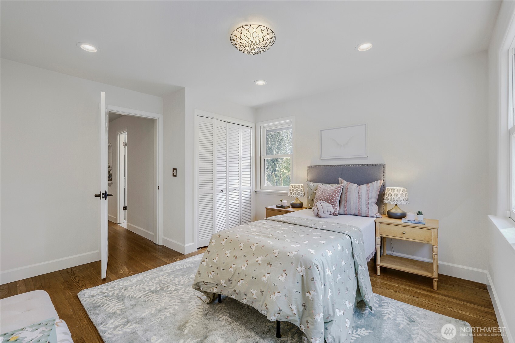16066 NE Inglewood Road , Kenmore, WA 98028