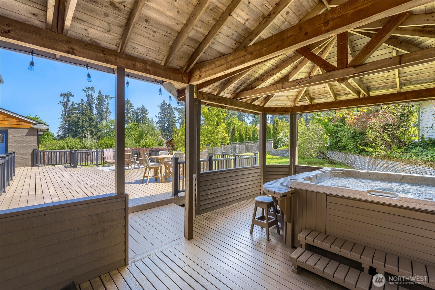 16066 NE Inglewood Road , Kenmore, WA 98028