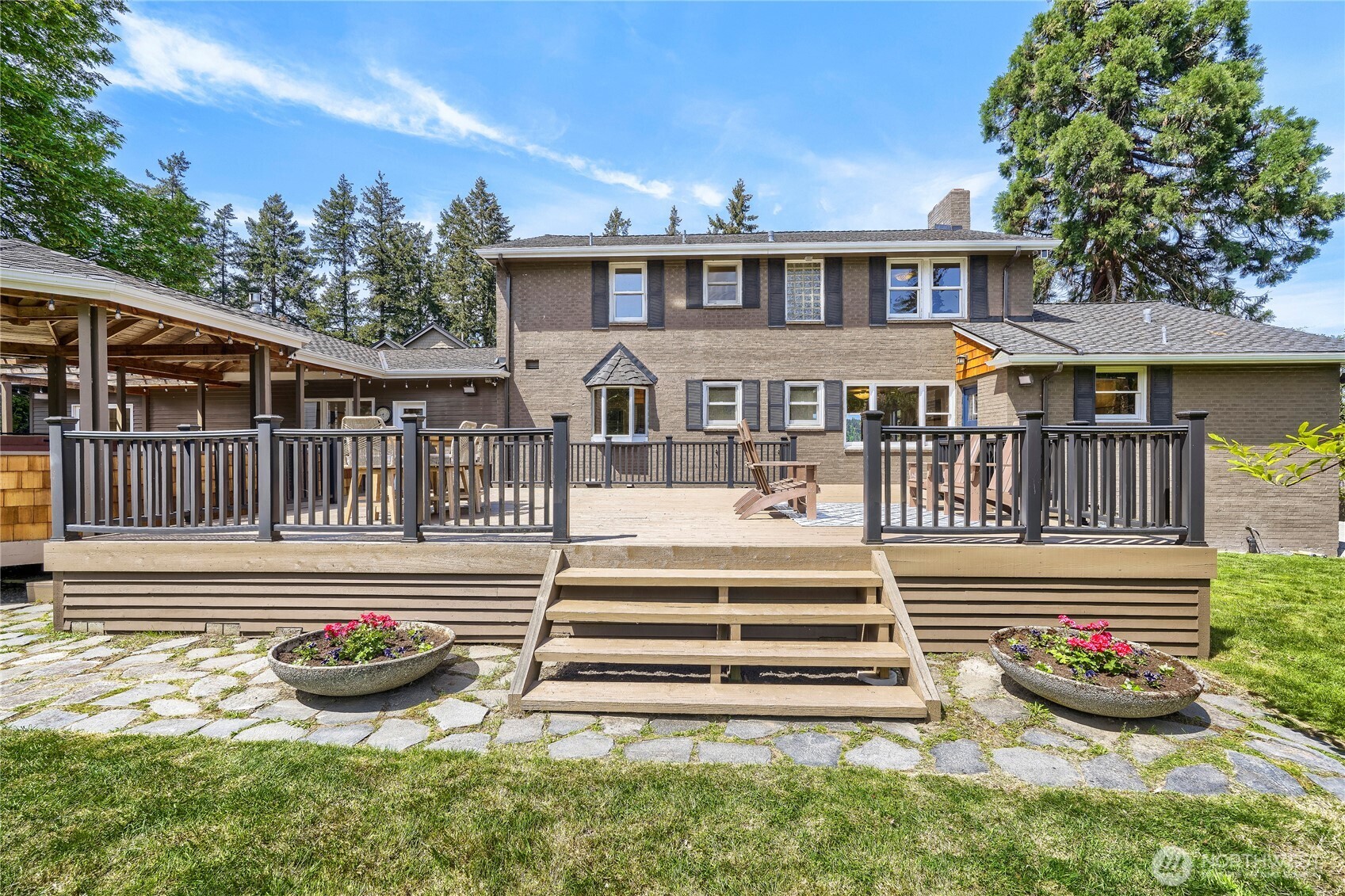 16066 NE Inglewood Road , Kenmore, WA 98028