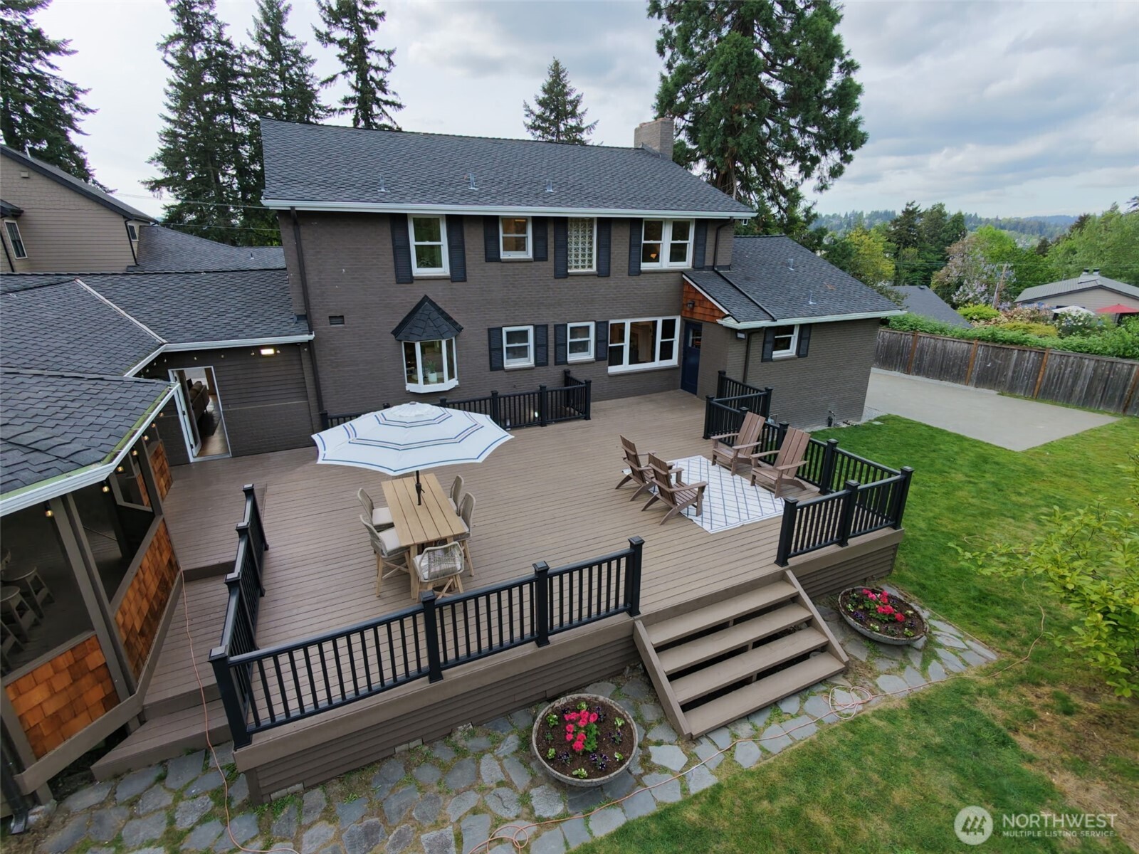 16066 NE Inglewood Road , Kenmore, WA 98028