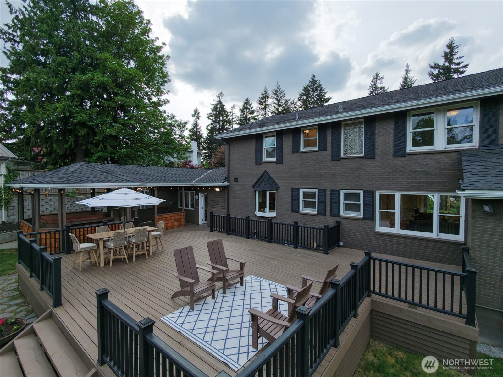 16066 NE Inglewood Road , Kenmore, WA 98028