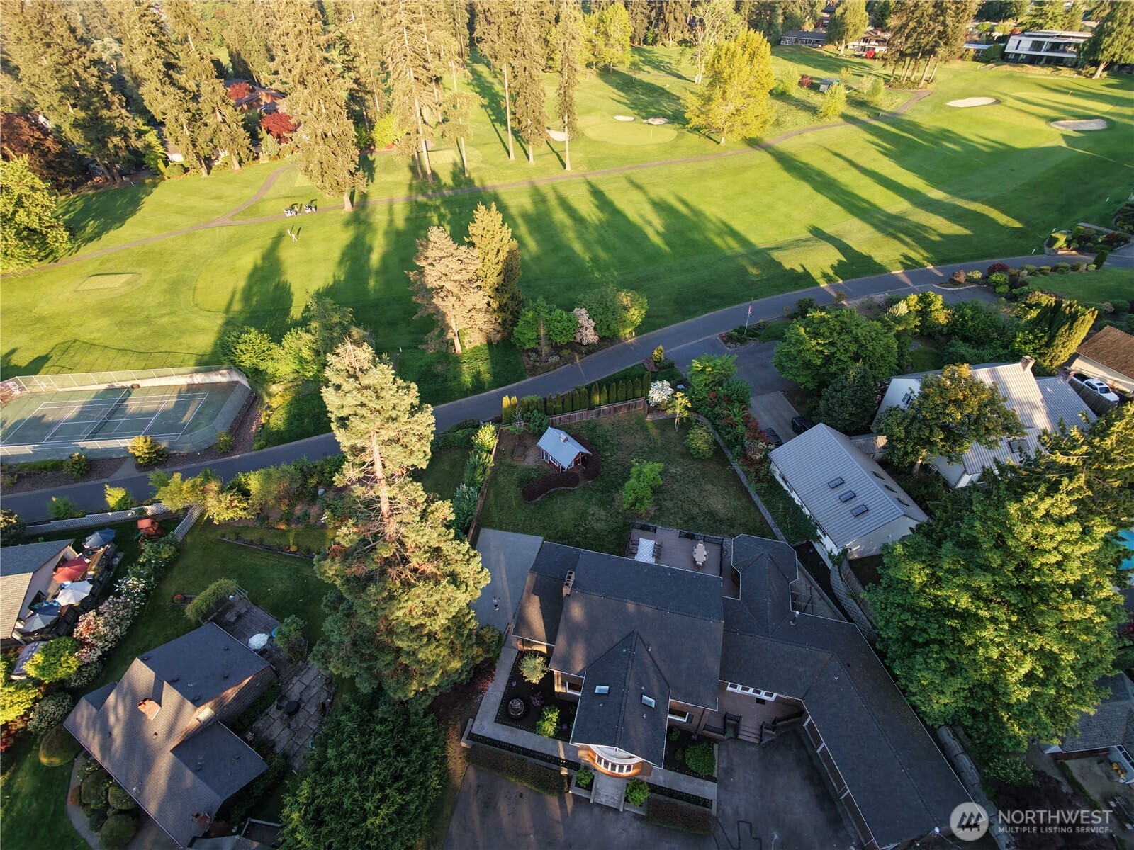 16066 NE Inglewood Road , Kenmore, WA 98028