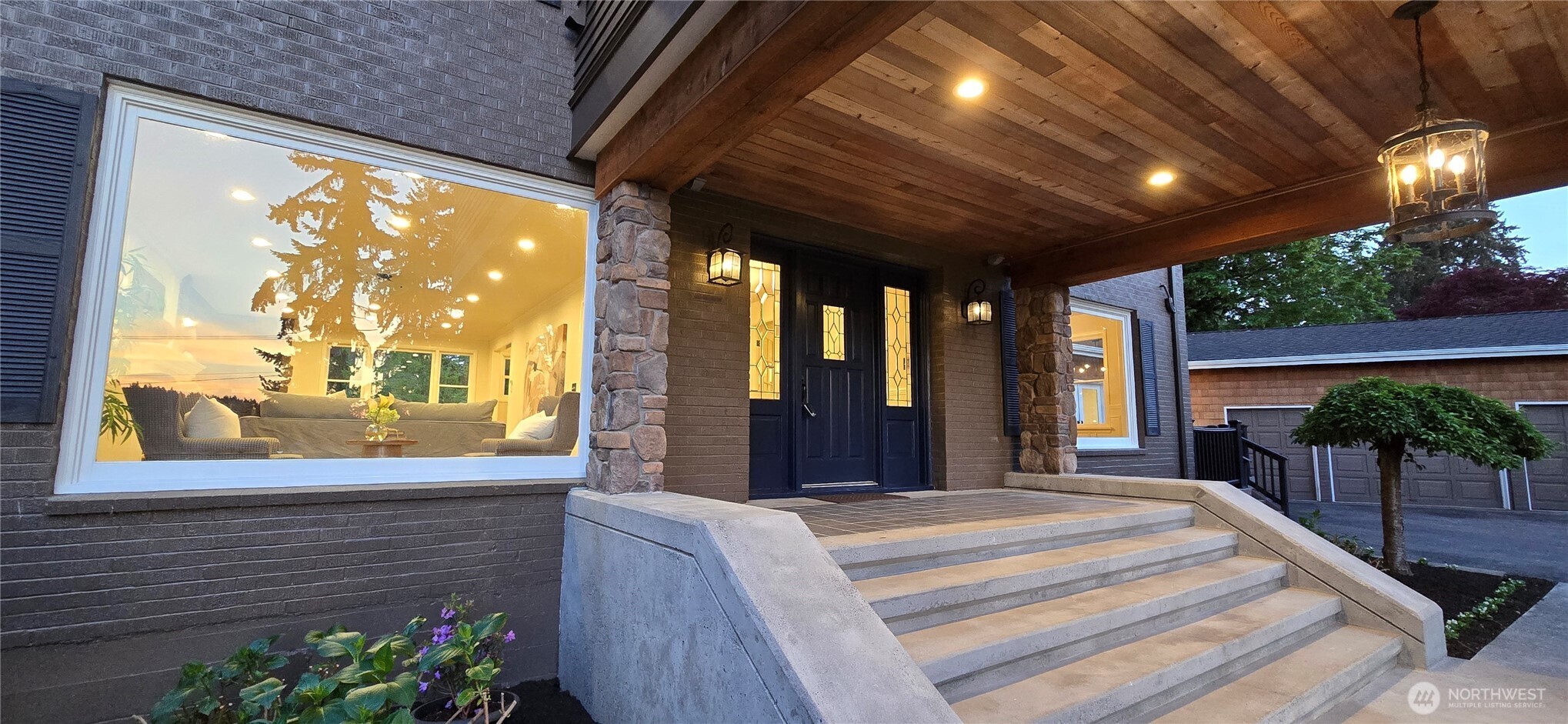 16066 NE Inglewood Road , Kenmore, WA 98028