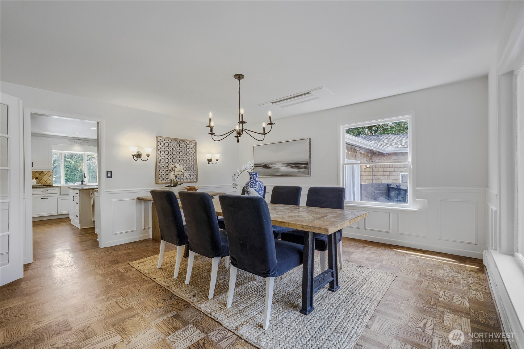 16066 NE Inglewood Road , Kenmore, WA 98028