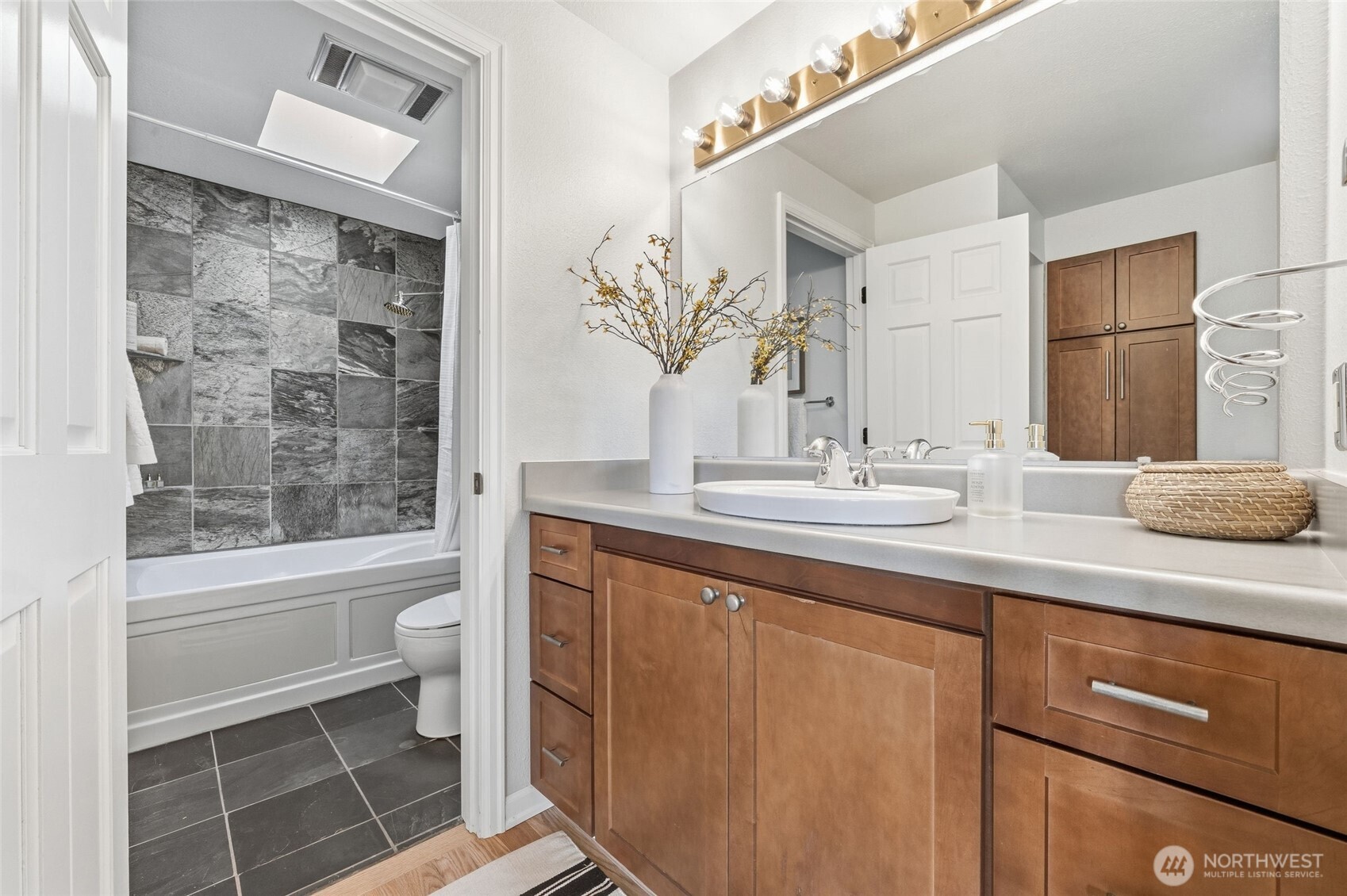 4019 52nd Place SW, Seattle, WA 98116