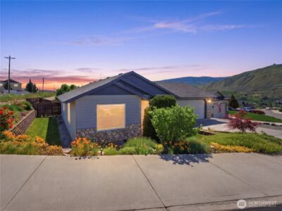 573 S James Avenue , East Wenatchee, WA 98802 - Photo 1