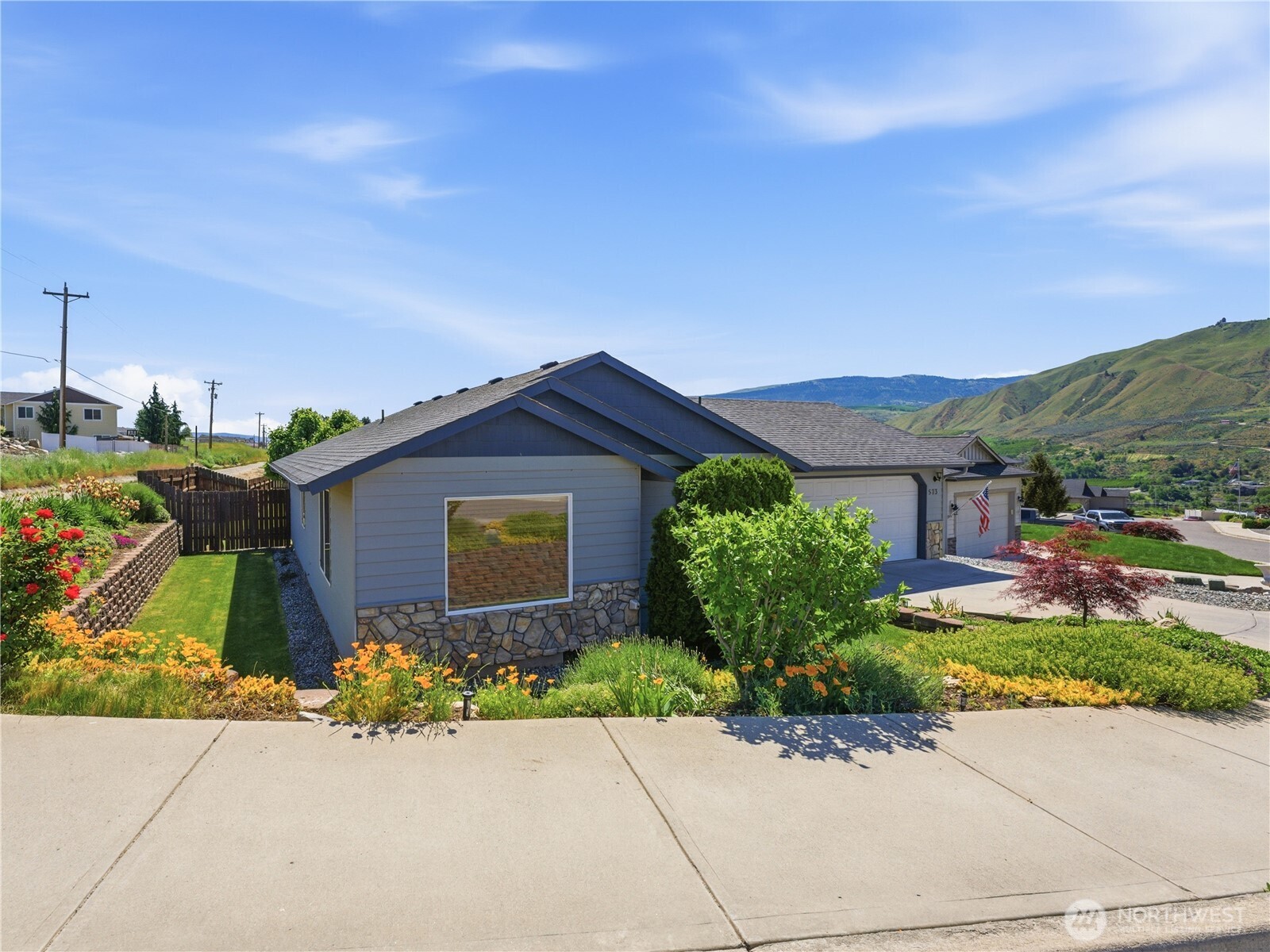 573 S James Avenue , East Wenatchee, WA 98802