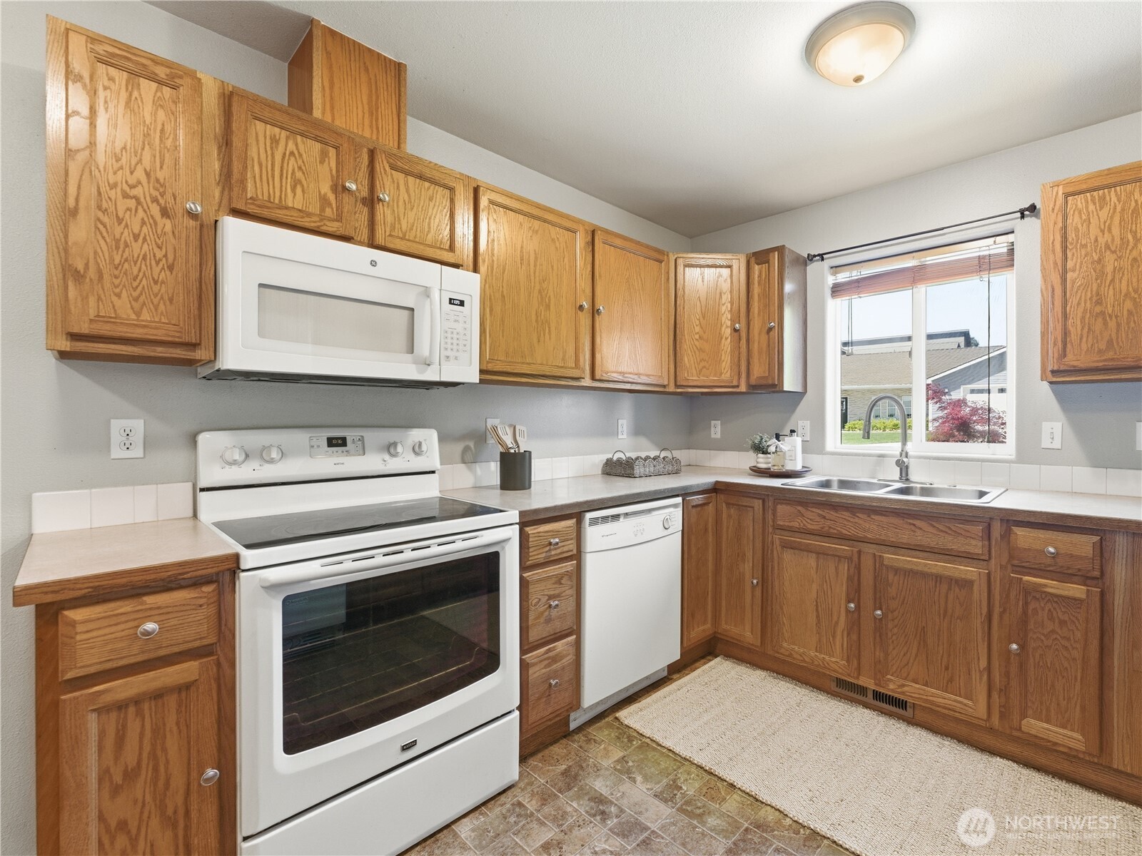 573 S James Avenue , East Wenatchee, WA 98802