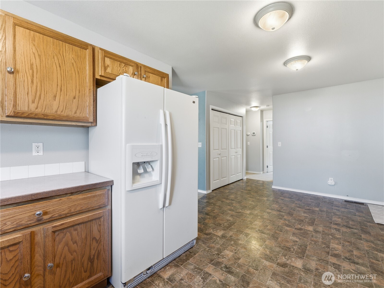 573 S James Avenue , East Wenatchee, WA 98802