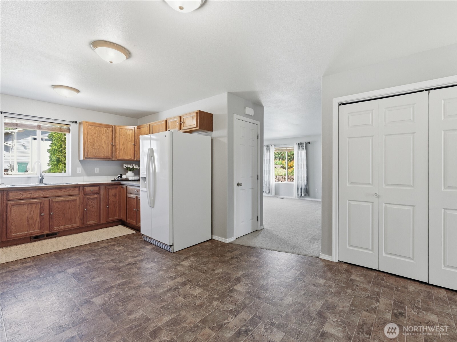 573 S James Avenue , East Wenatchee, WA 98802