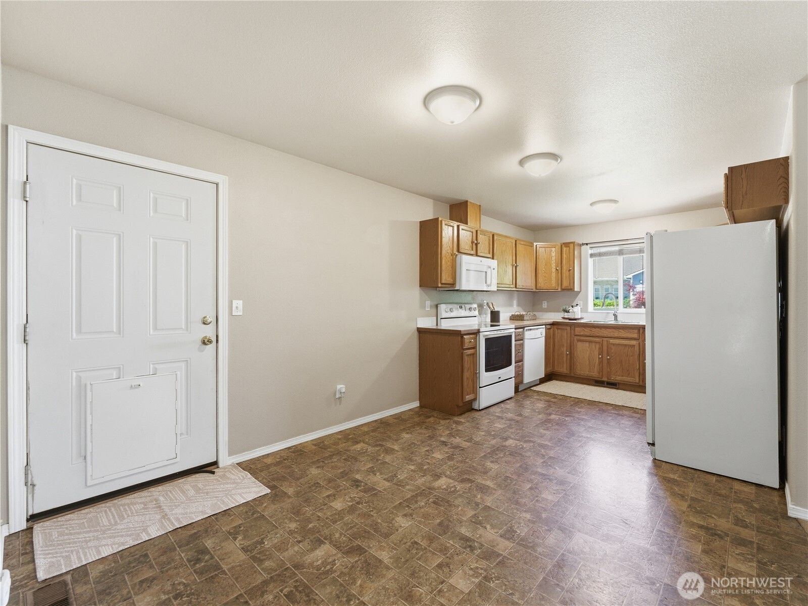 573 S James Avenue , East Wenatchee, WA 98802