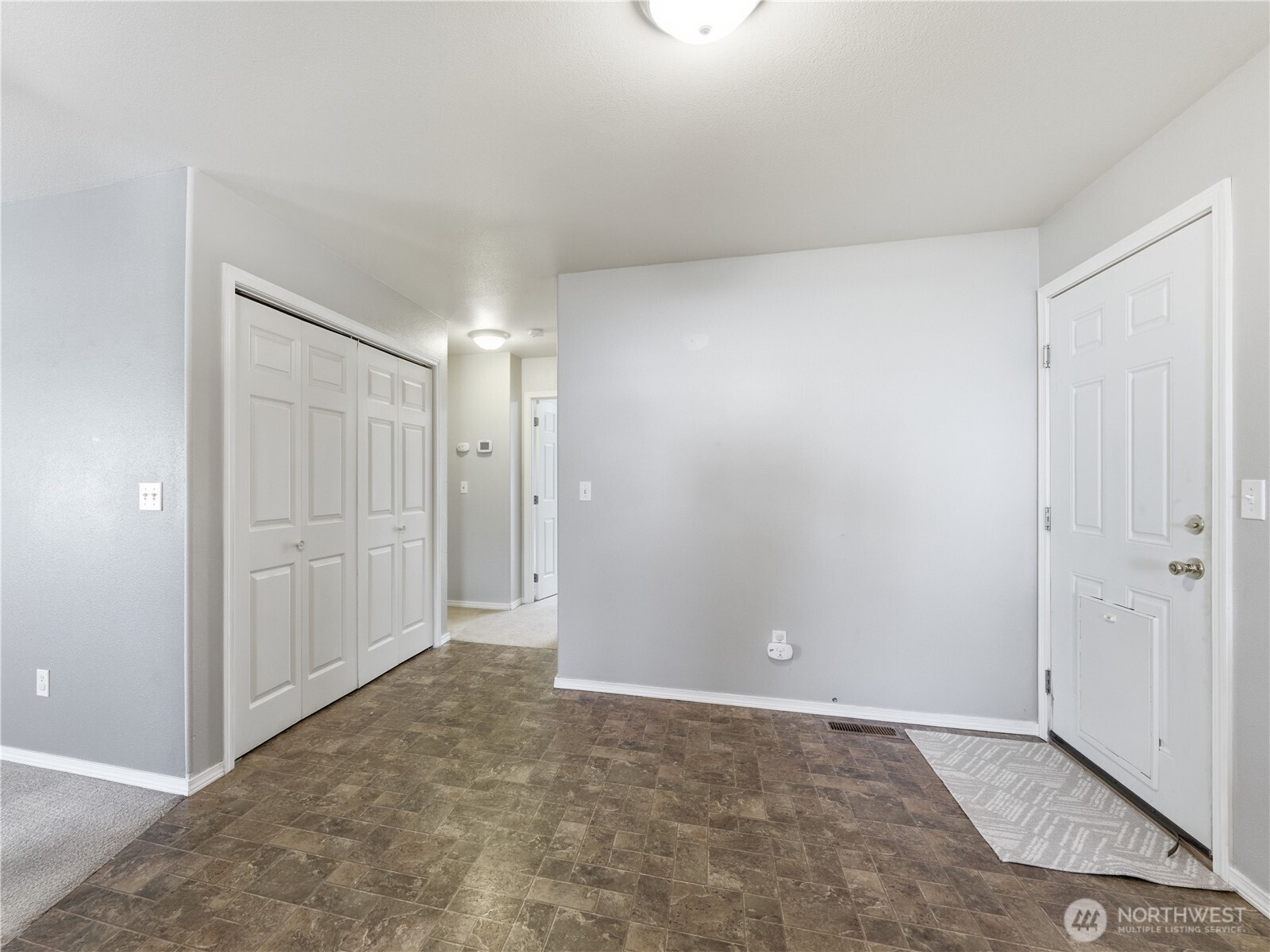 573 S James Avenue , East Wenatchee, WA 98802