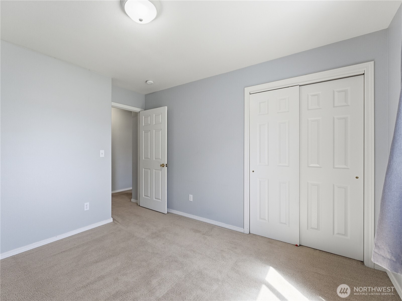 573 S James Avenue , East Wenatchee, WA 98802