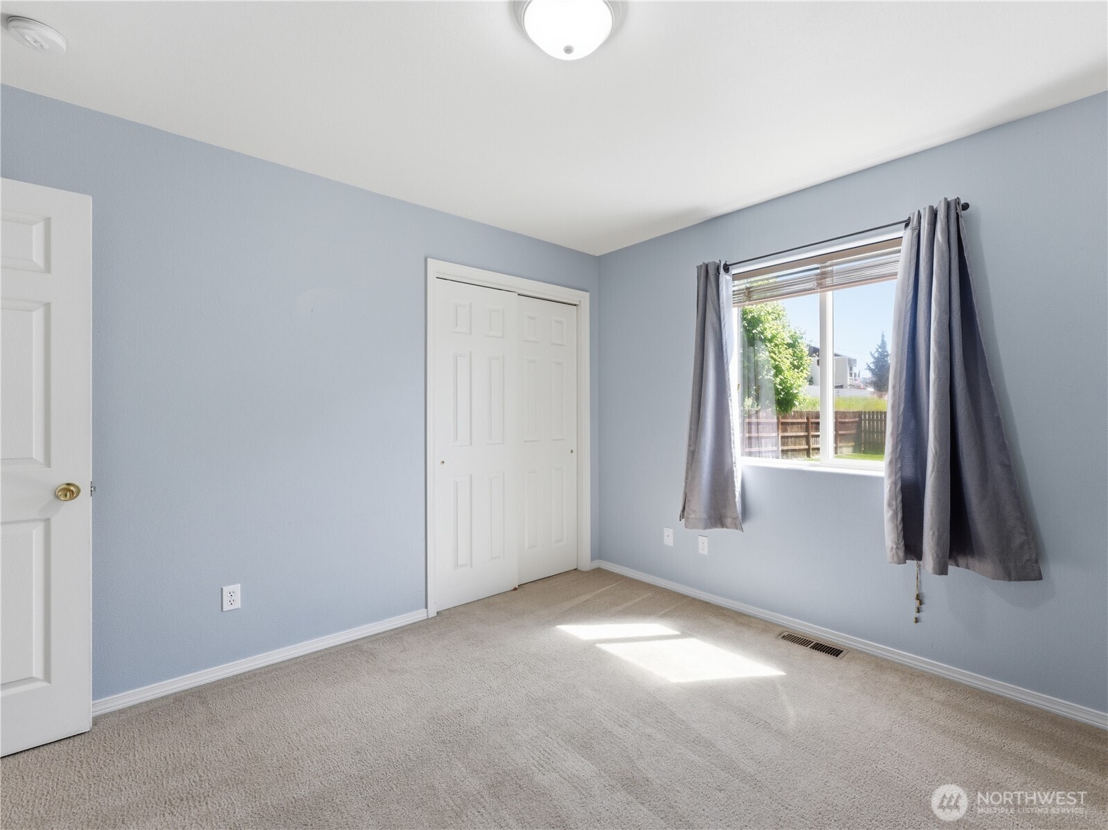 573 S James Avenue , East Wenatchee, WA 98802