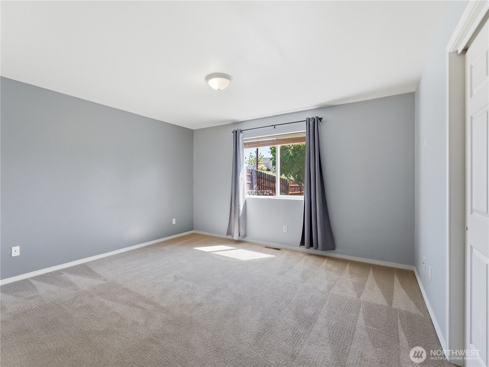 573 S James Avenue , East Wenatchee, WA 98802