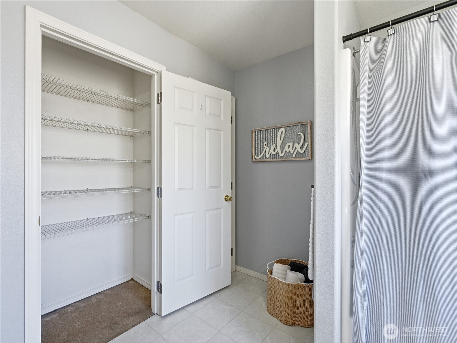 573 S James Avenue , East Wenatchee, WA 98802