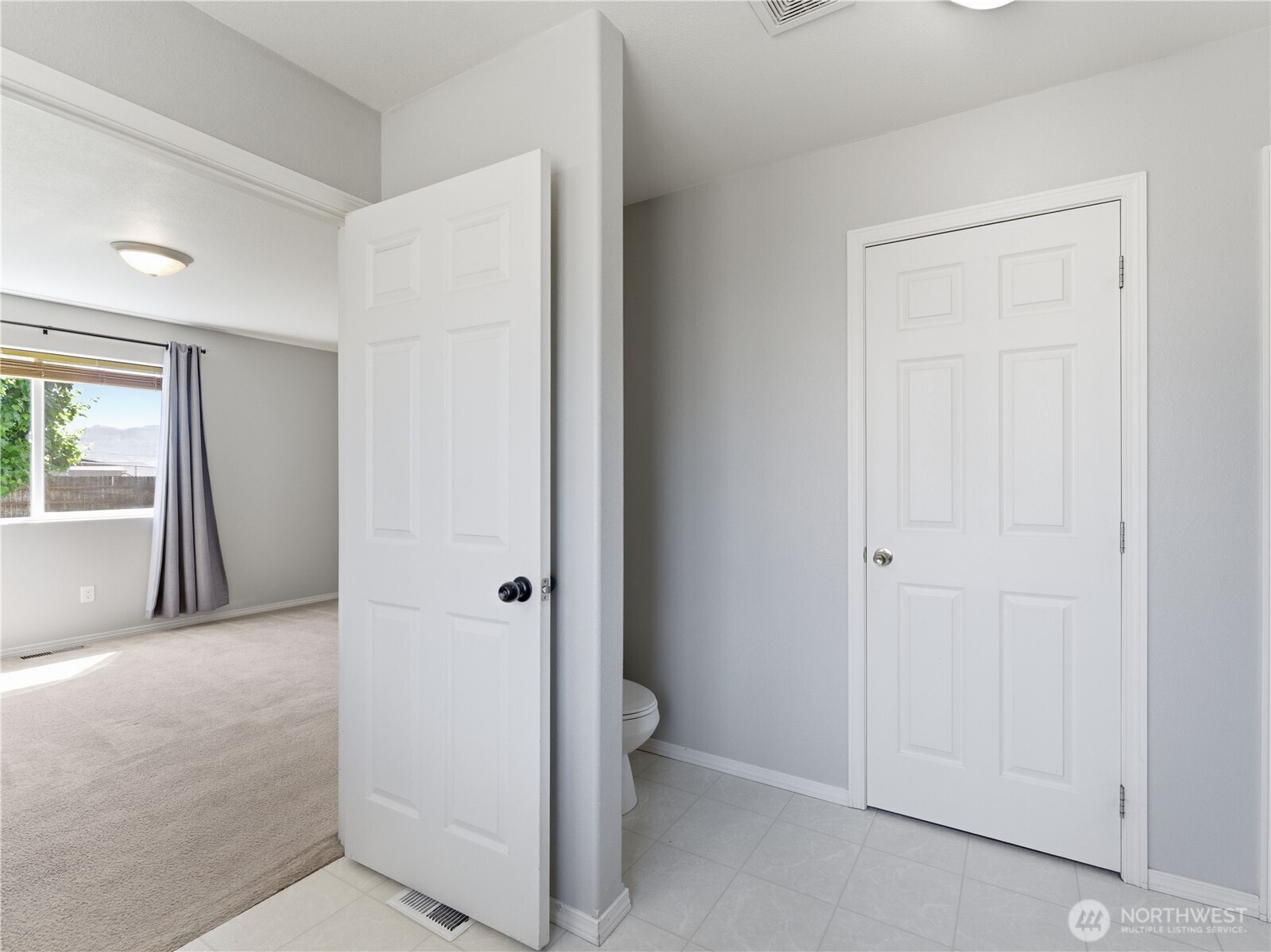 573 S James Avenue , East Wenatchee, WA 98802
