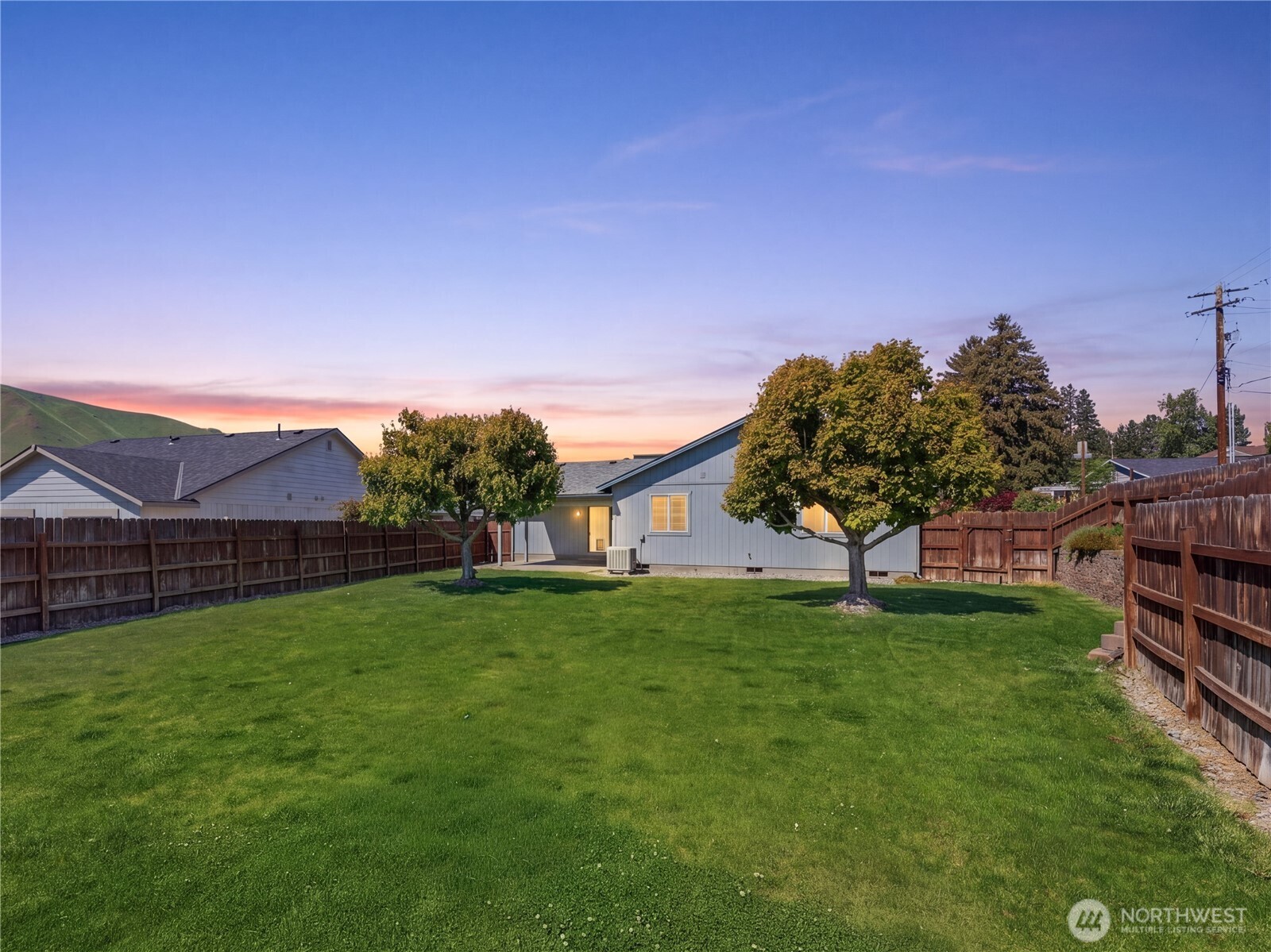 573 S James Avenue , East Wenatchee, WA 98802