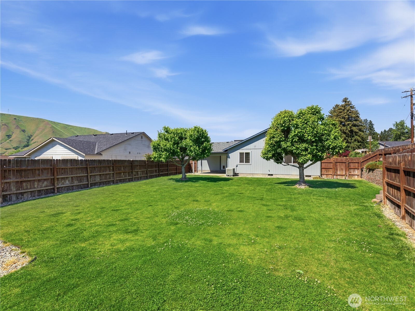 573 S James Avenue , East Wenatchee, WA 98802