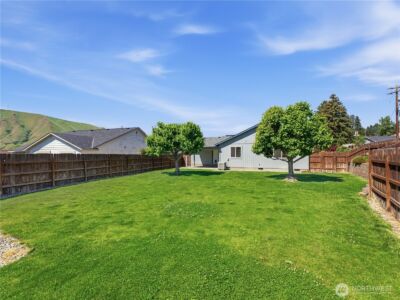 573 S James Avenue , East Wenatchee, WA 98802 - Photo 36