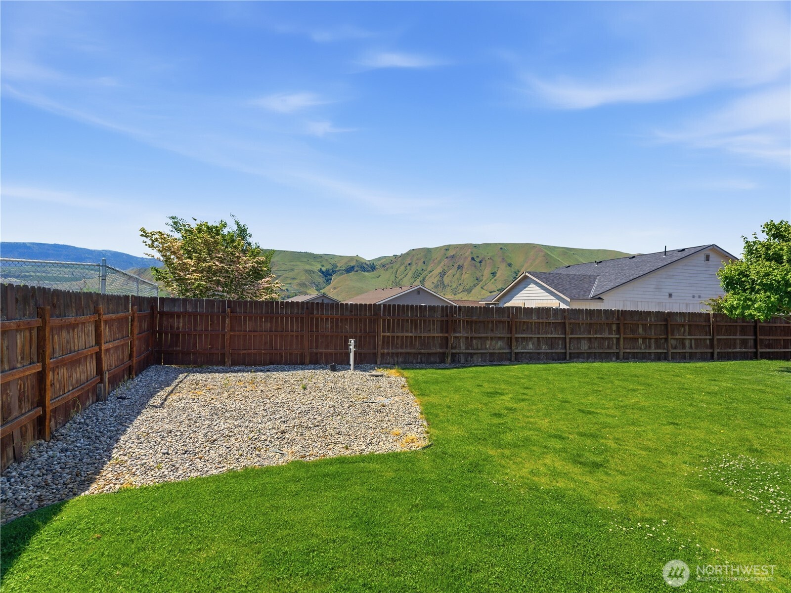573 S James Avenue , East Wenatchee, WA 98802