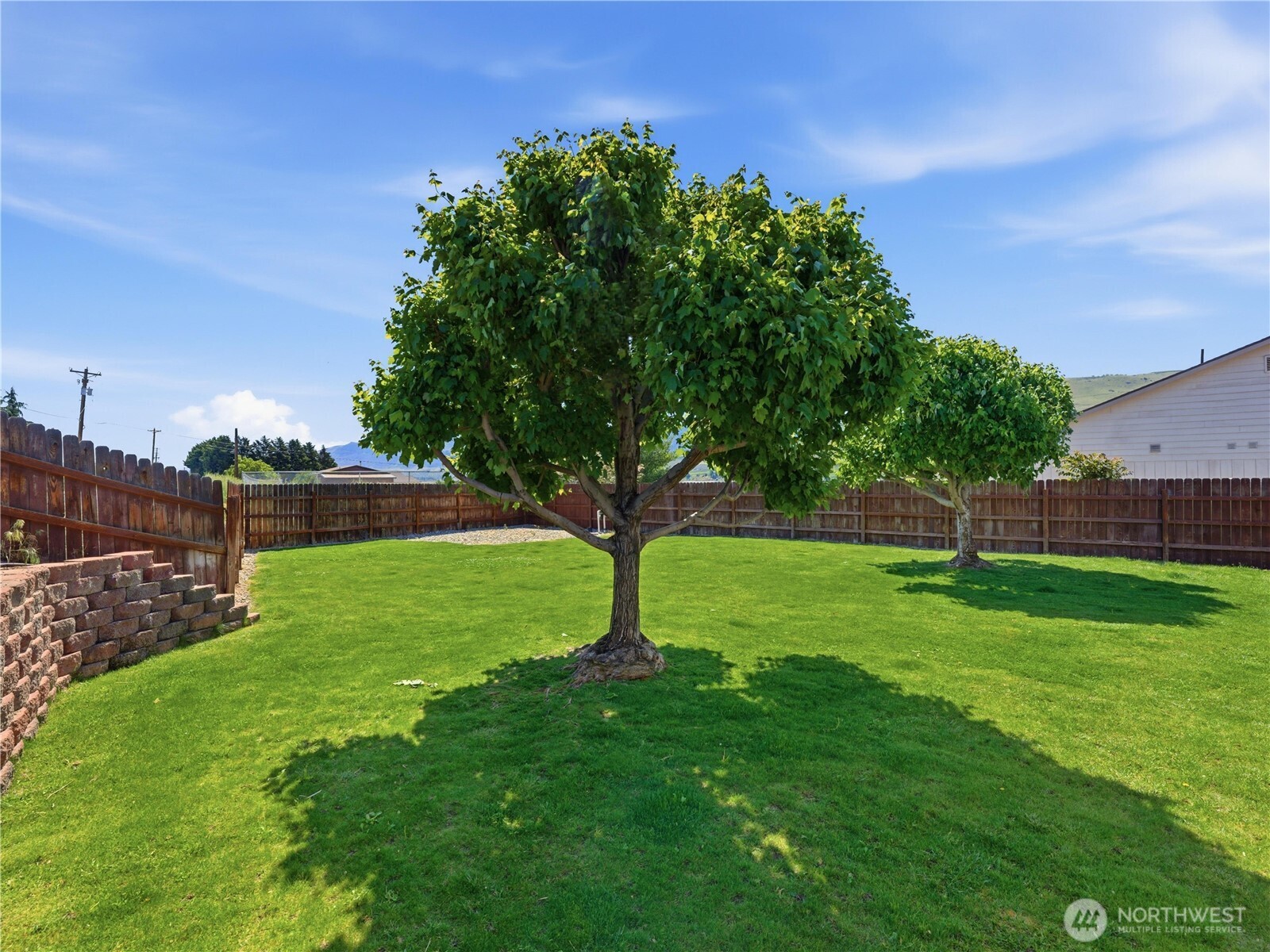 573 S James Avenue , East Wenatchee, WA 98802