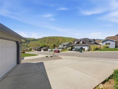 573 S James Avenue , East Wenatchee, WA 98802 - Photo 4