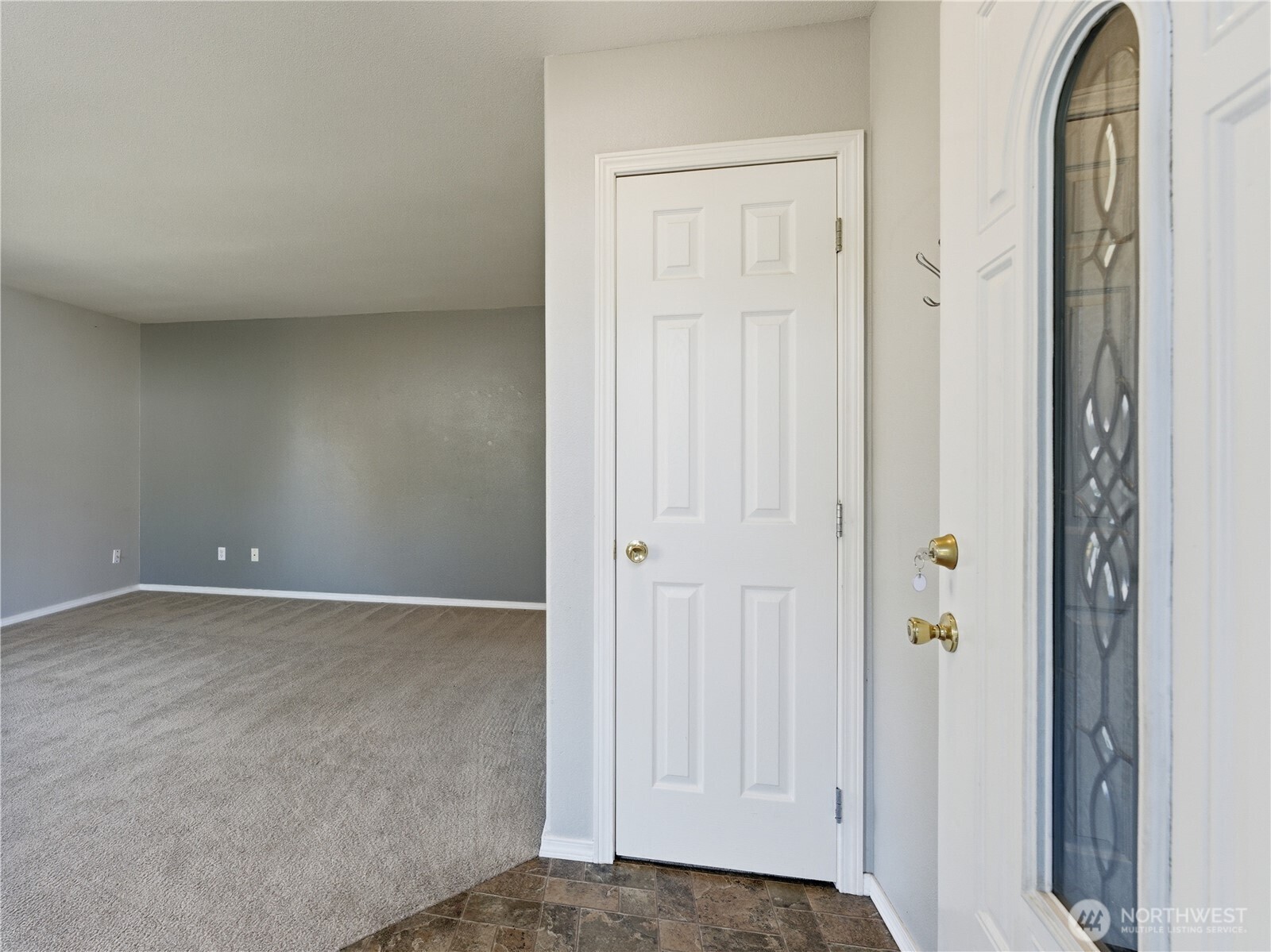 573 S James Avenue , East Wenatchee, WA 98802