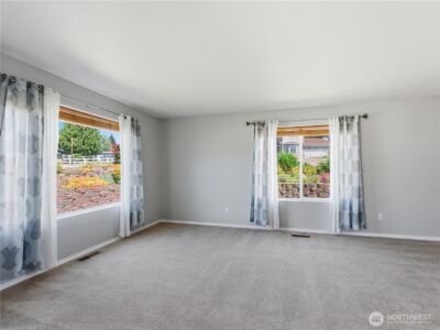 573 S James Avenue , East Wenatchee, WA 98802 - Photo 7