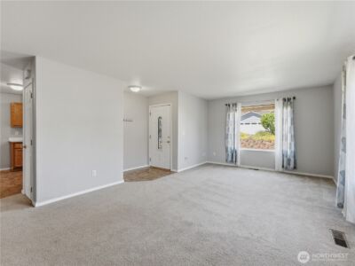 573 S James Avenue , East Wenatchee, WA 98802 - Photo 8