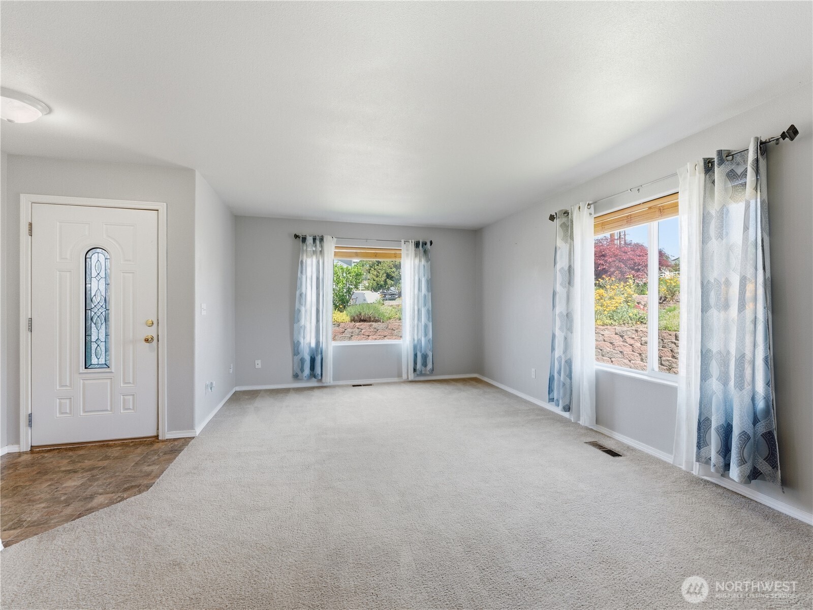 573 S James Avenue , East Wenatchee, WA 98802