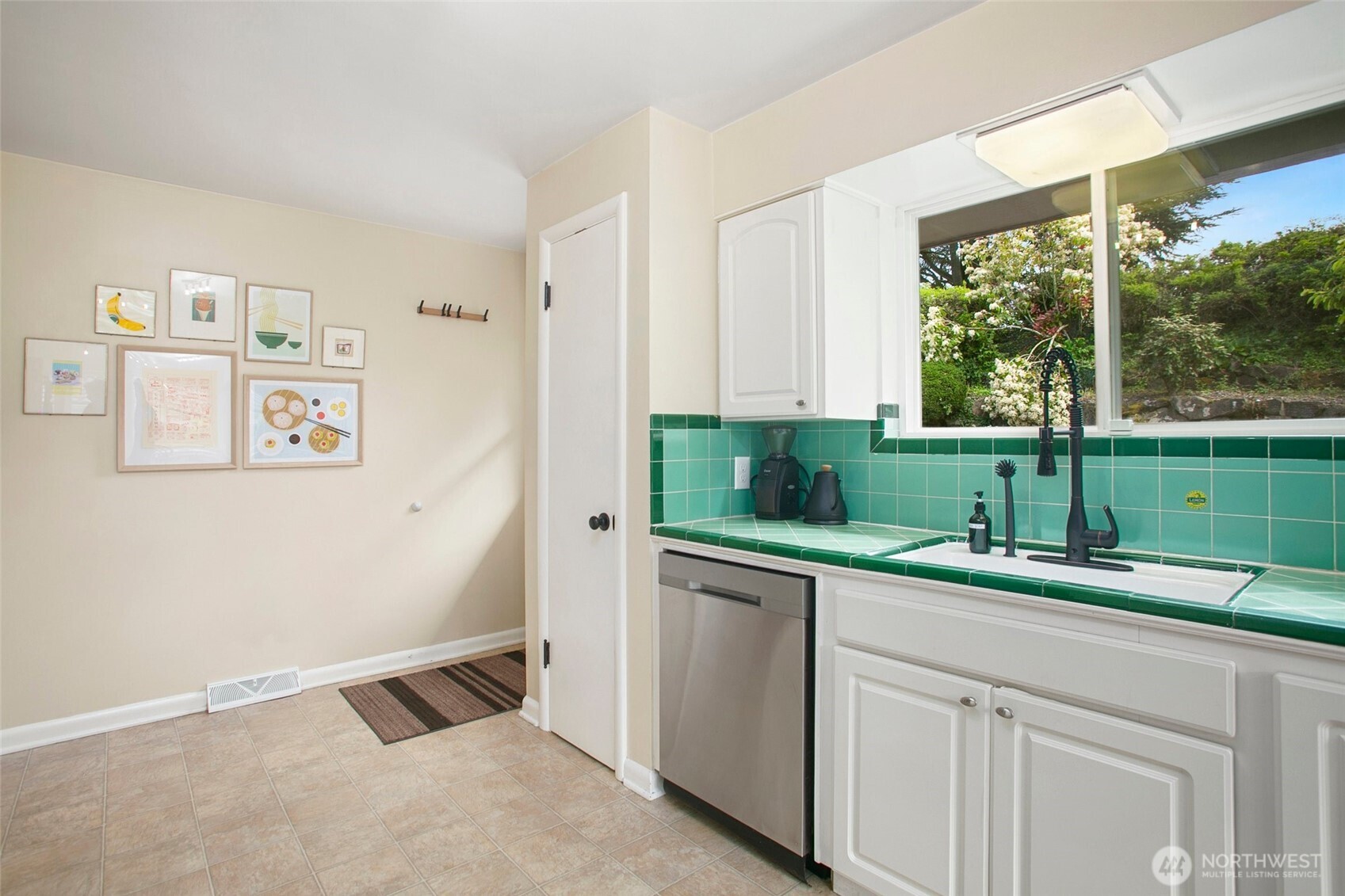 2503 S Edmunds Street , Seattle, WA 98108