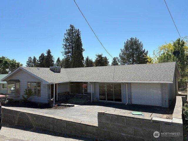 23 W Hale Avenue , Omak, WA 98841