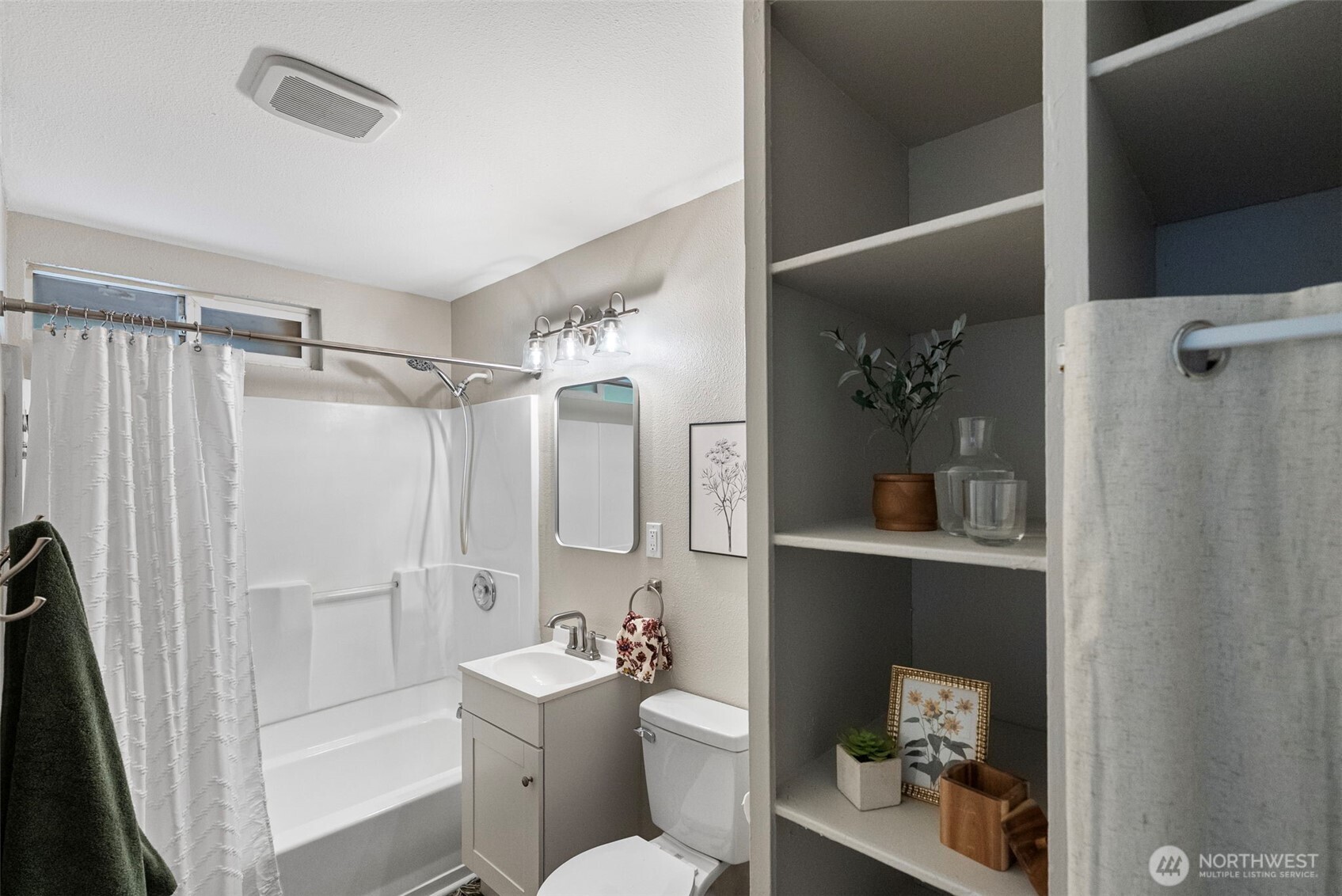3226 Halverson Avenue , Bremerton, WA 98310