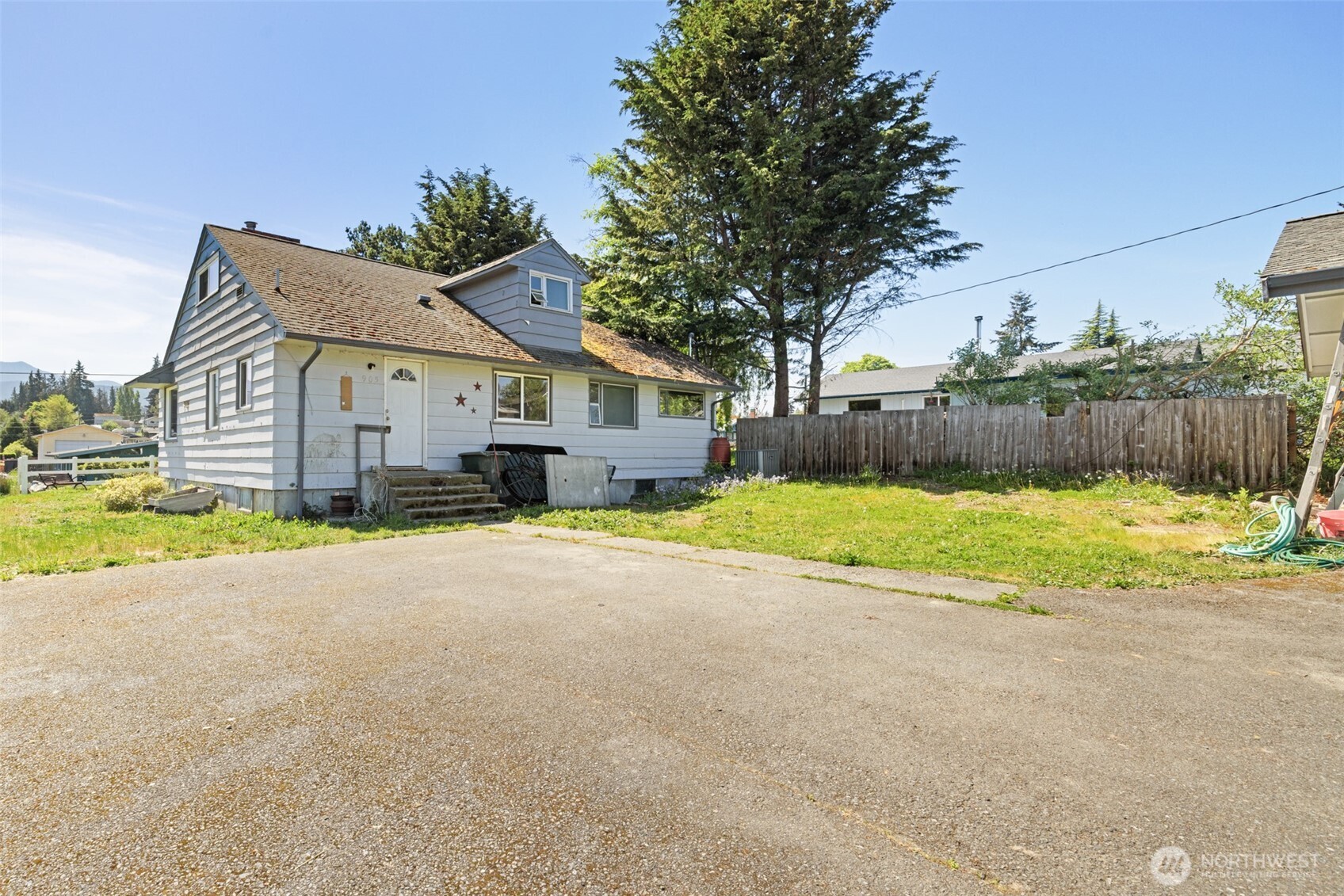 905 W 11th Street , Port Angeles, WA 98363