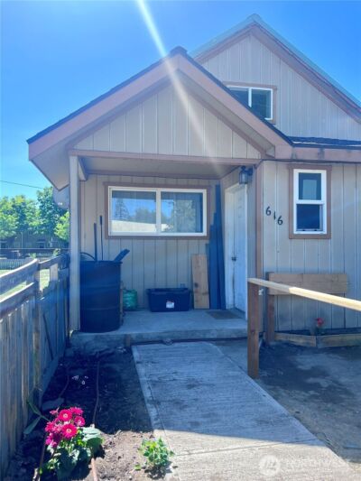 616 4th Street , Oroville, WA 98844