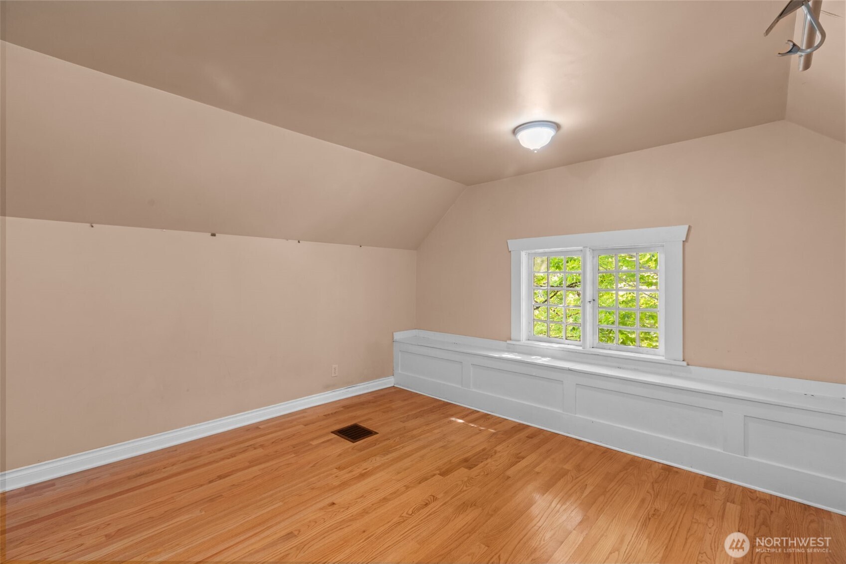 2010 NE 54th Street , Seattle, WA 98105