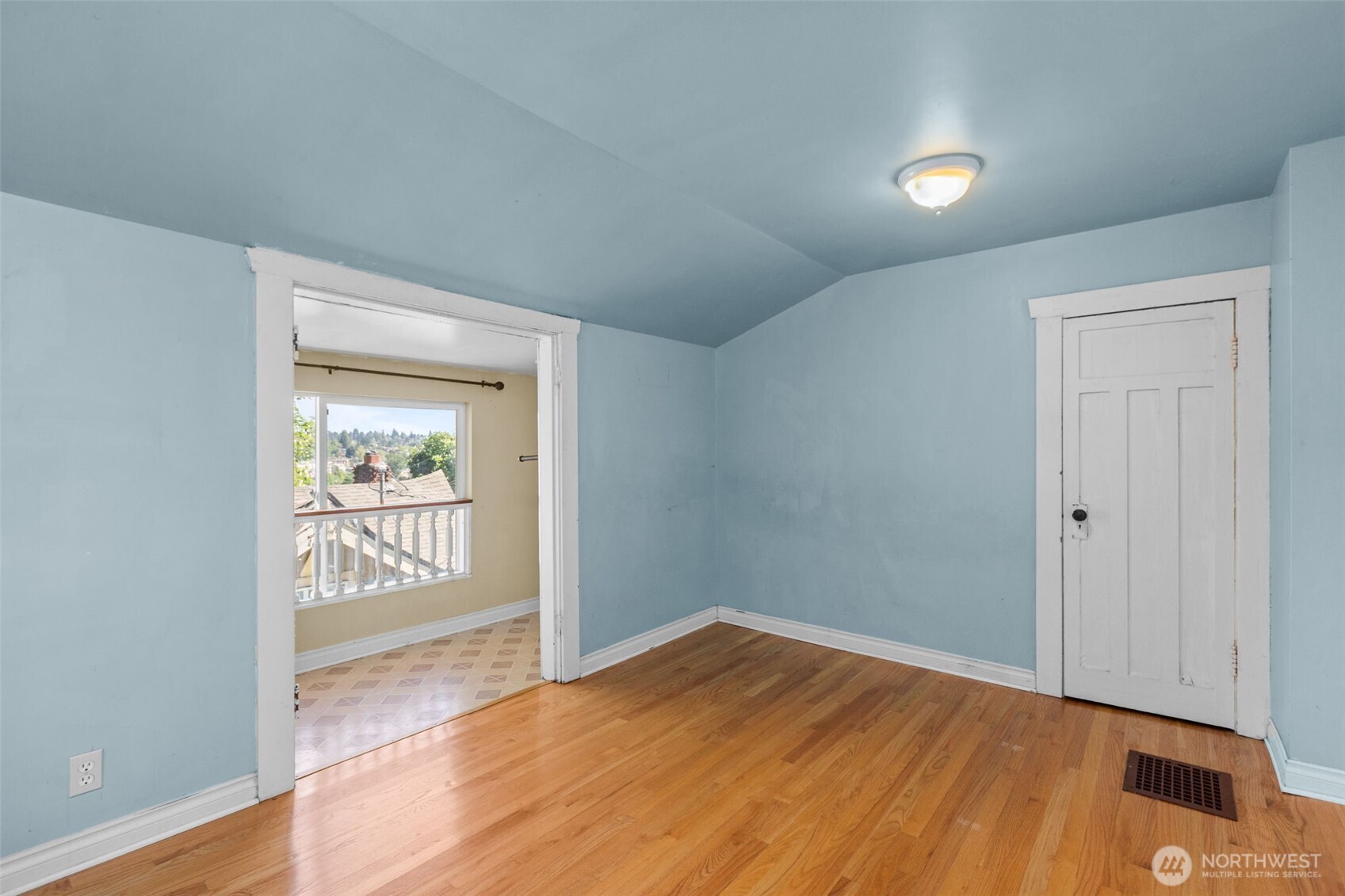2010 NE 54th Street , Seattle, WA 98105