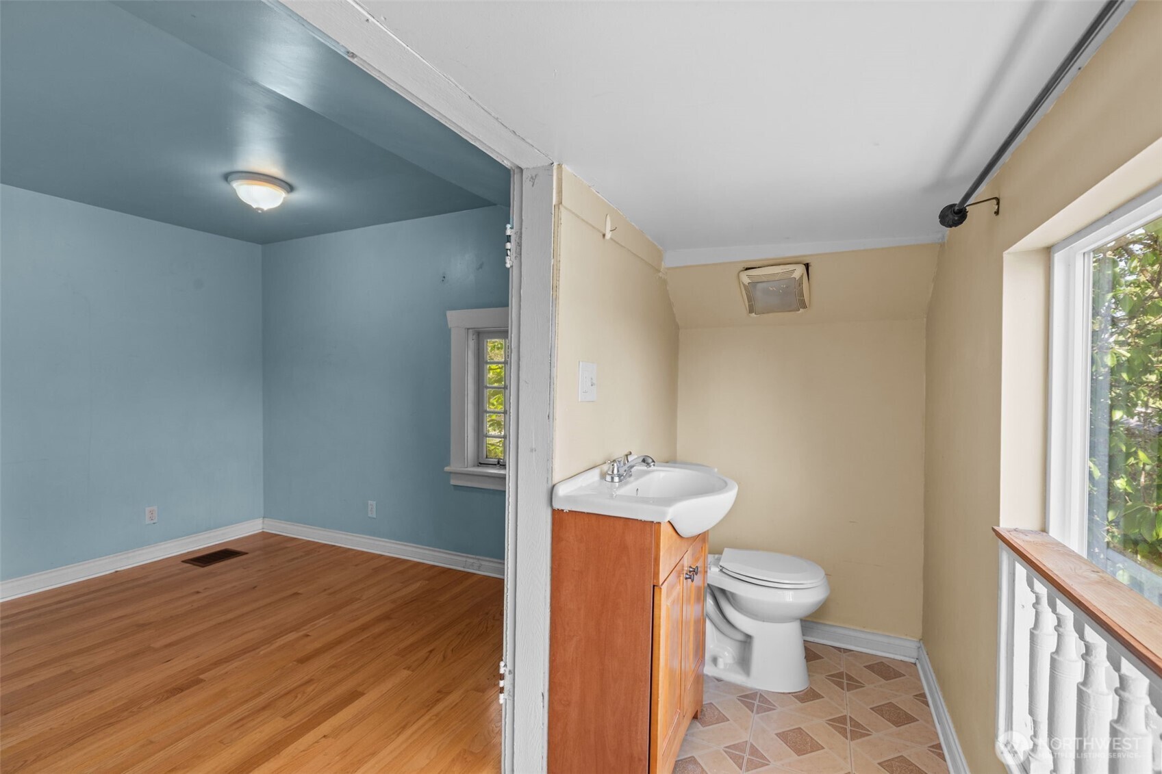 2010 NE 54th Street , Seattle, WA 98105