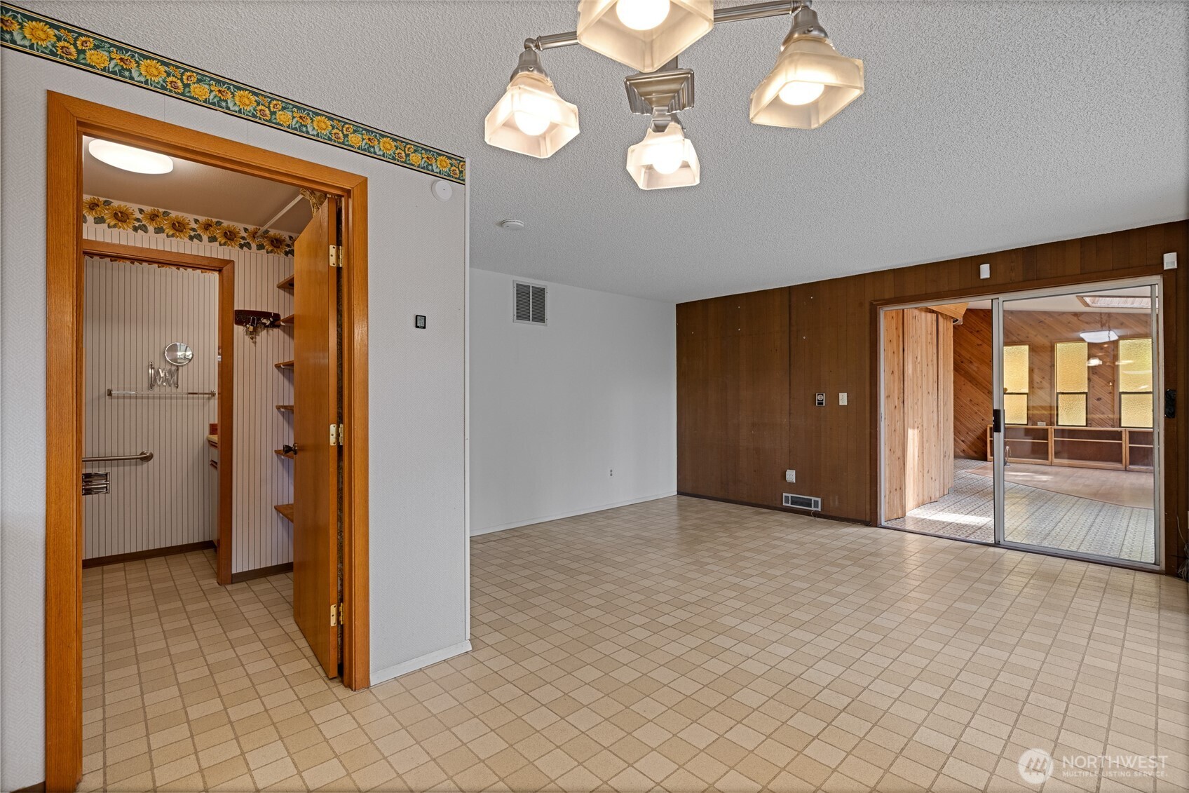6323 89th Avenue W, University Place, WA 98467